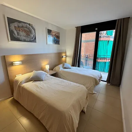 Piso De Simba Cerca De Playa, Con Piscina Y Varias Terrazas *