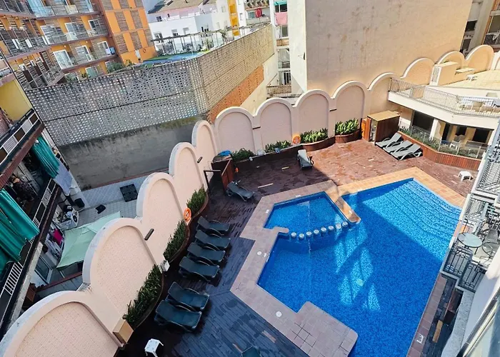 Piso De Simba Cerca De Playa, Con Piscina Y Varias Terrazas *