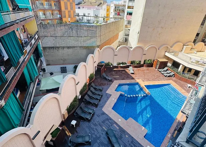 Piso De Simba Cerca De Playa, Con Piscina Y Varias Terrazas